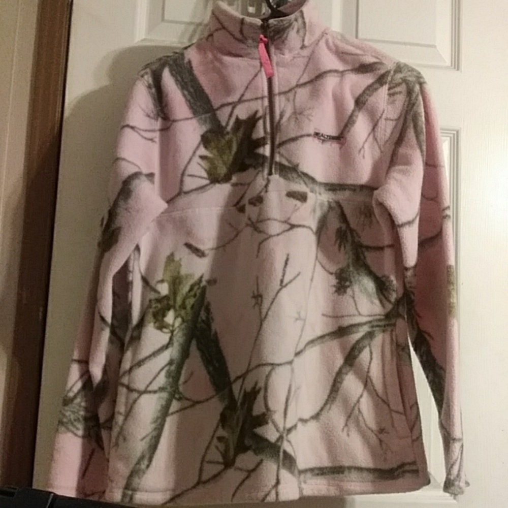 ✨Pink camo turtle neck sweater jacket✨